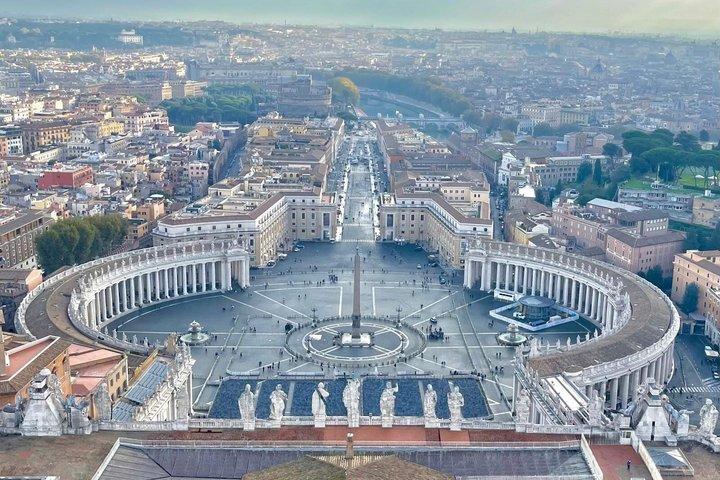 ローマのサンピエトロ大聖堂ドーム登頂と教皇の墓巡りツアー