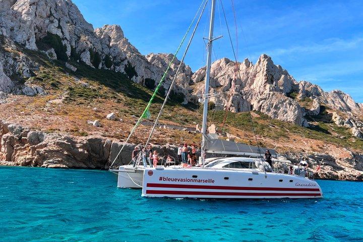 Excursion en catamaran dans les Calanques avec baignade
