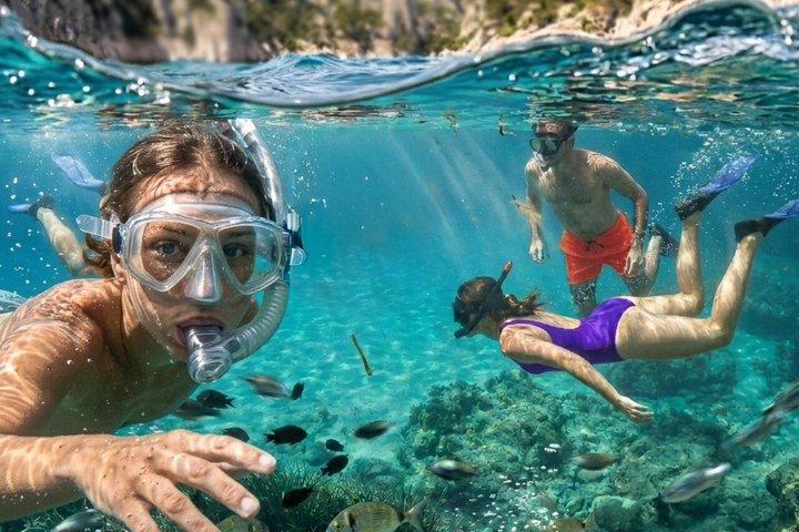 Excursion en catamaran dans les Calanques avec baignade