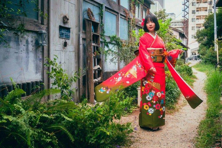 A Modern Kimono Photoshoot in Osaka
