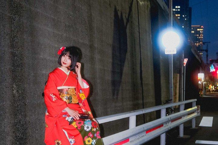 A Modern Kimono Photoshoot in Osaka