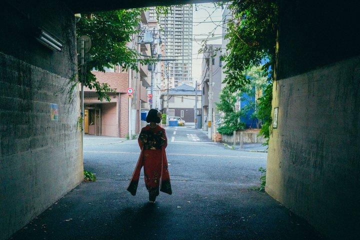 A Modern Kimono Photoshoot in Osaka