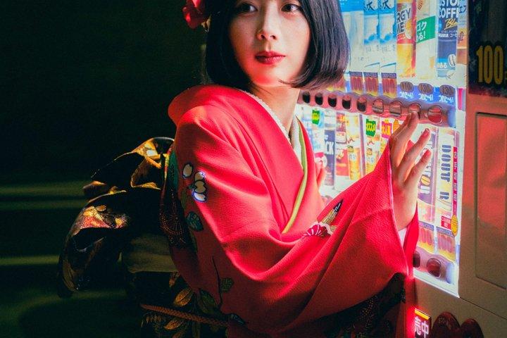 A Modern Kimono Photoshoot in Osaka