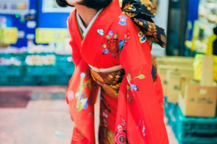 A Modern Kimono Photoshoot in Osaka