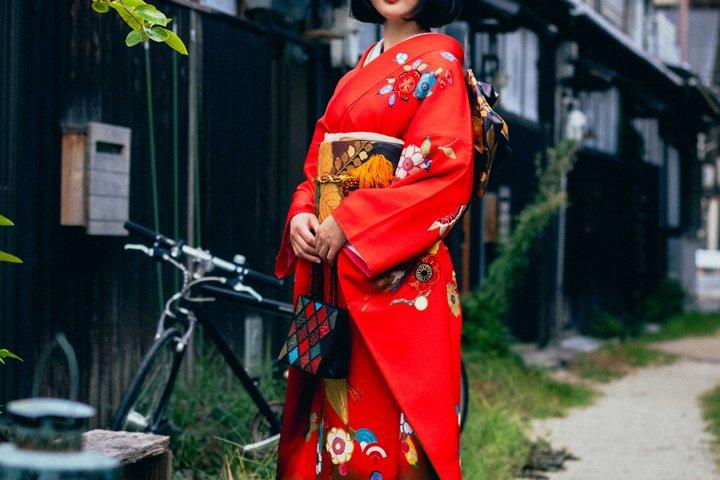 A Modern Kimono Photoshoot in Osaka