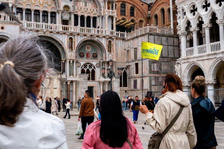 優先入場:ドゥカーレ宮殿とサン マルコ寺院の完全ガイド付きツアー