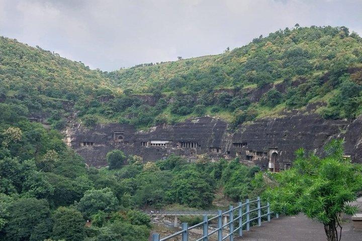 フライトを利用したデリー発アジャンタ＆エローラ洞窟日帰り旅行