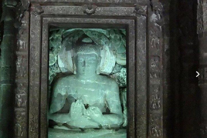 フライトを利用したデリー発アジャンタ＆エローラ洞窟日帰り旅行