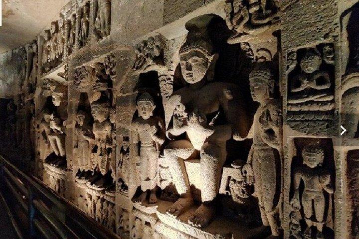 フライトを利用したデリー発アジャンタ＆エローラ洞窟日帰り旅行
