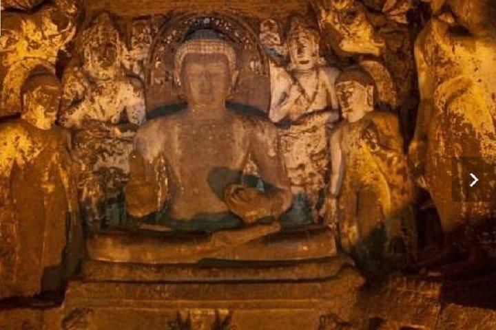 フライトを利用したデリー発アジャンタ＆エローラ洞窟日帰り旅行