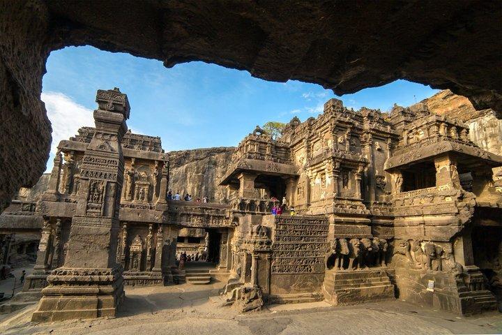 フライトを利用したデリー発アジャンタ＆エローラ洞窟日帰り旅行