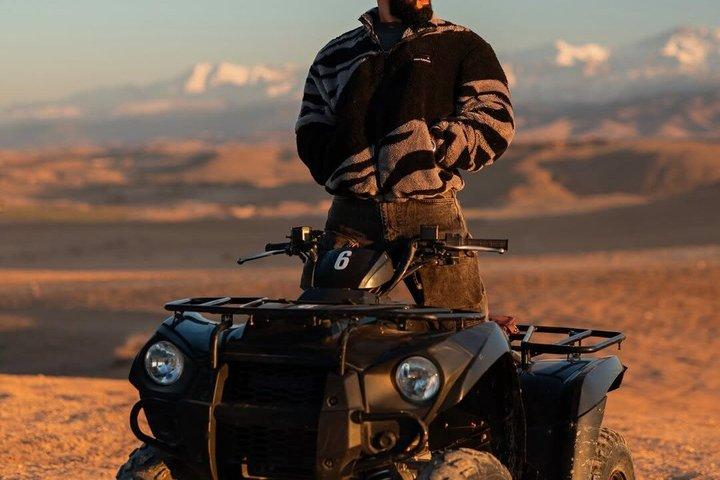 Marrakech: Privat Agafay-ökenquad & kameler med middagsshow