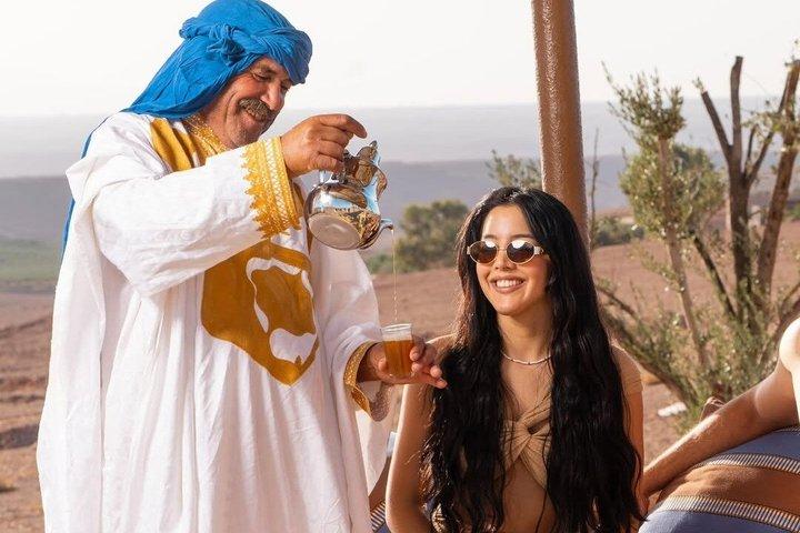 Marrakech: Privat Agafay-ökenquad & kameler med middagsshow