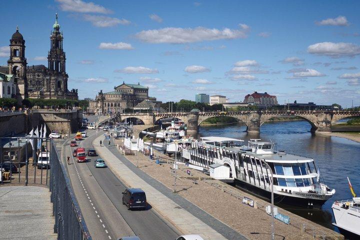 ドレスデン市内観光ツアー（バン利用、少人数制、​​旧市街・新市街、所要時間2.5時間）
