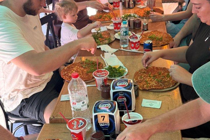 イスタンブールストリートフードツアー地元の人のように食べる
