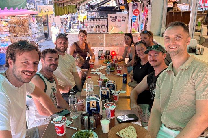 イスタンブールストリートフードツアー地元の人のように食べる