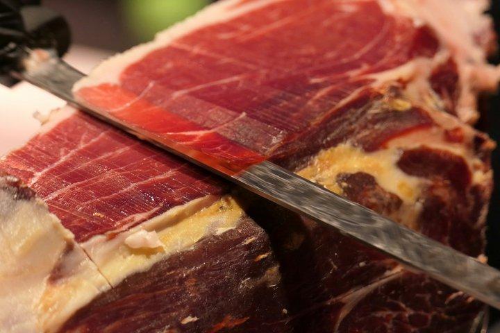 カヴァとペアリングしたハモンの試飲 スペイン最高級ハムの芸術