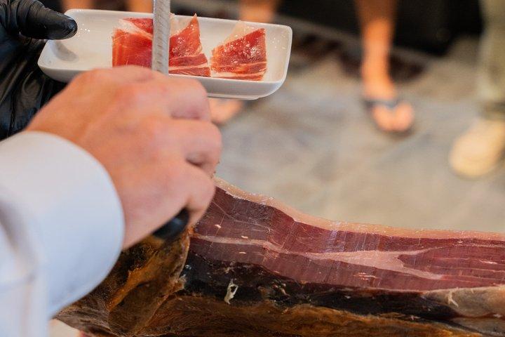 カヴァとペアリングしたハモンの試飲 スペイン最高級ハムの芸術
