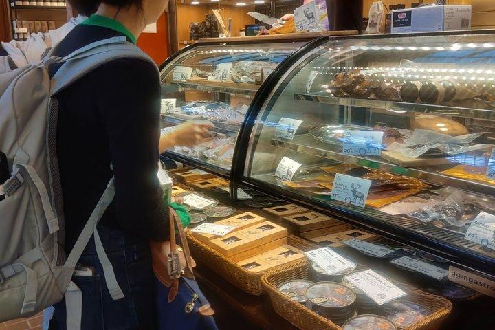 ヘルシンキのトップハイライトと8品以上の試食付きフードツアー