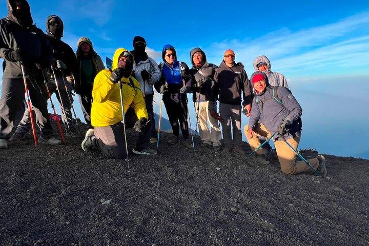 アカテナンゴ火山登山(通常パッケージ)