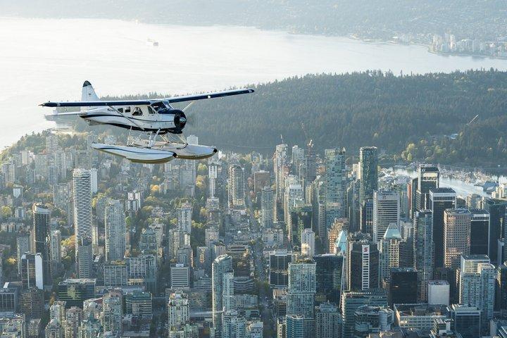 バンクーバー市内スカイライン観光水上飛行機ツアー