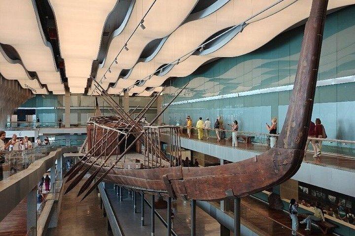 グランド・エジプト博物館とツタンカーメン王のギャラリーとランチ