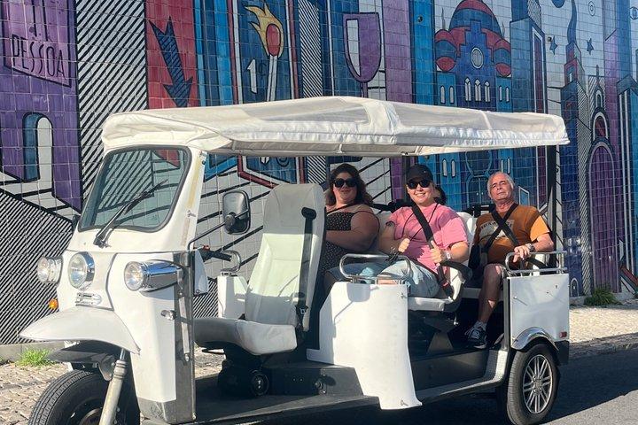 リスボン アルファマとベレンの4時間プライベートトゥクトゥクツアー