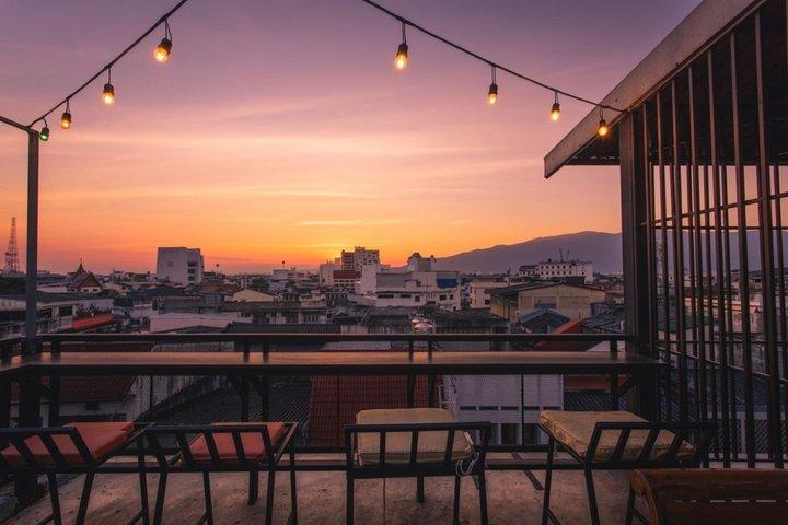 チェンマイのナイトライフ：ビール、ゲーム、パーティー体験