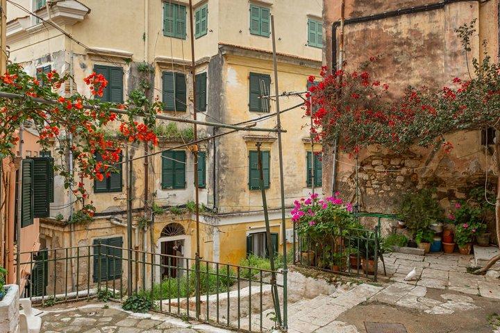 Corfu Shore Excursion Old Town Walking Tour in Spanish