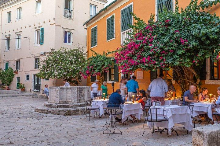Corfu Shore Excursion Old Town Walking Tour in Spanish