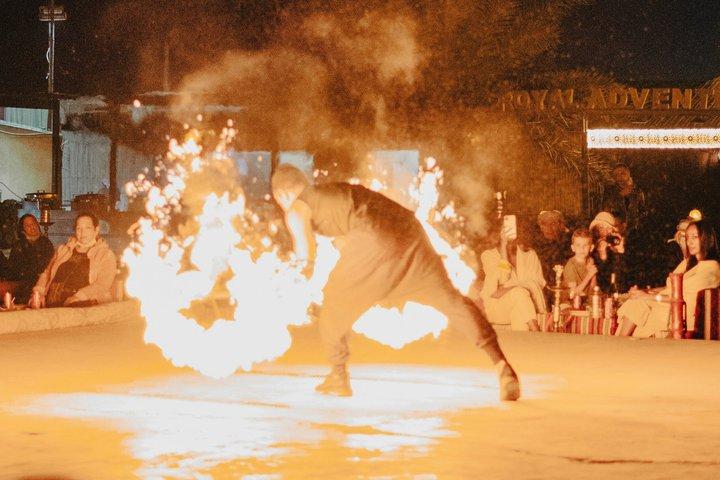 アブダビ乗り継ぎデザートエスケープ：サファリ、ラクダ乗り、BBQディナー