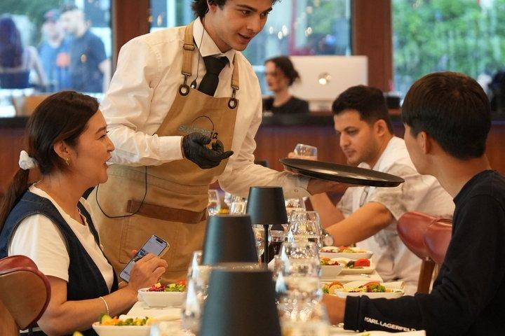 イスタンブールのトルコナイトショー付きボスポラスディナークルーズ