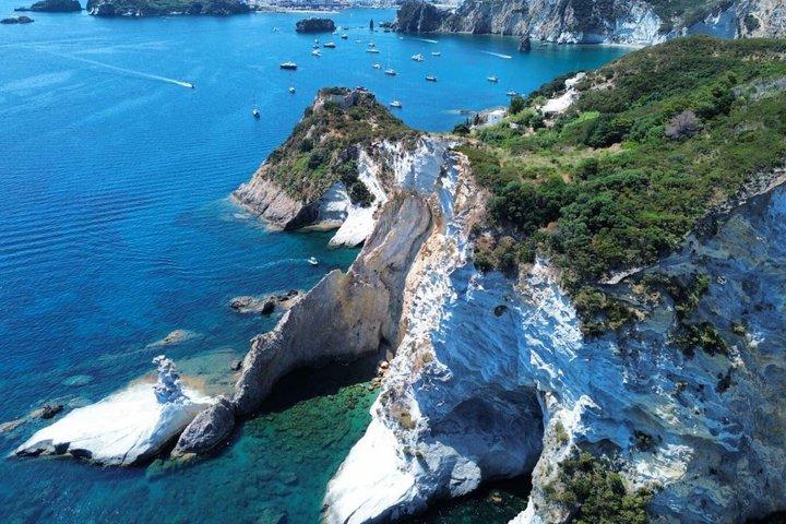 ローマからパルマローラ島とポンツァ諸島への日帰り旅行