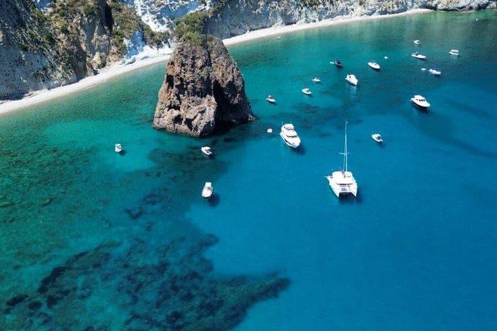 ローマからパルマローラ島とポンツァ諸島への日帰り旅行