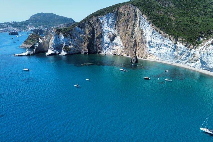 ローマからパルマローラ島とポンツァ諸島への日帰り旅行