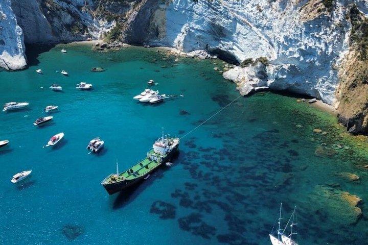 ローマからパルマローラ島とポンツァ諸島への日帰り旅行