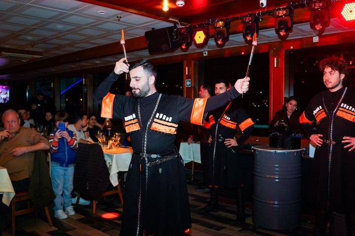 イスタンブール ボスポラス海峡ディナー クルーズ トルコ ナイト ショー オールインクルーシブ