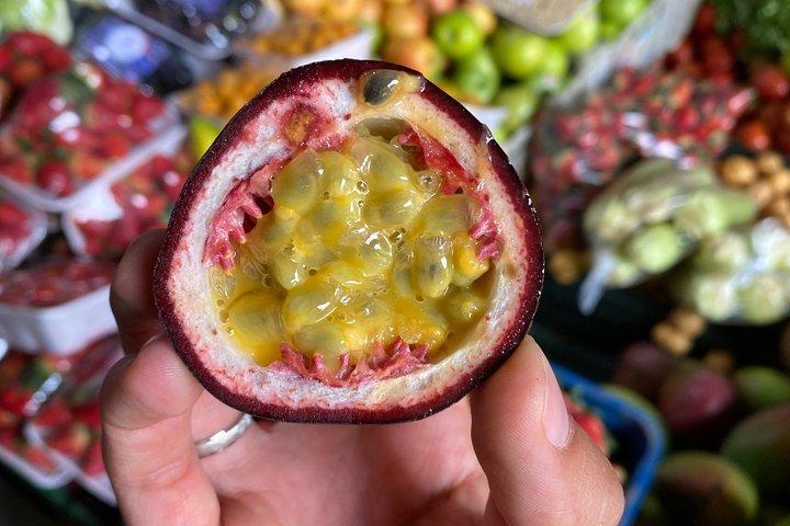 Walking tour, cable car & fruit tasting