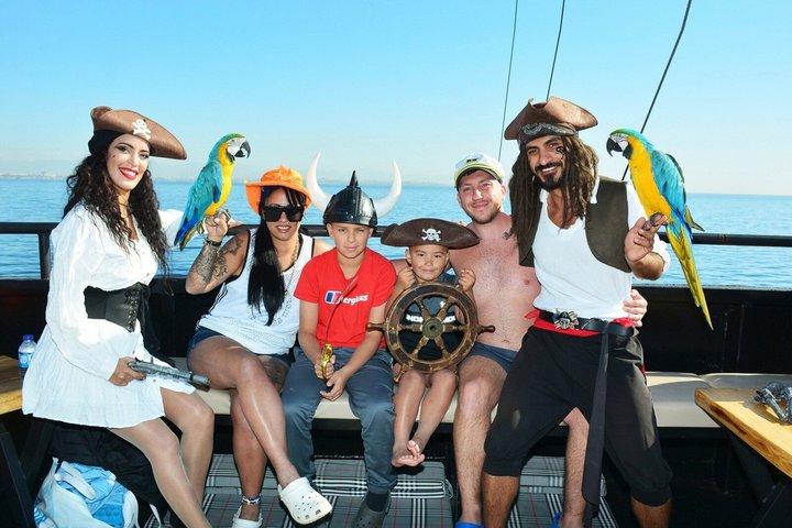 クンド・パイレーツボートツアー、ドゥデン滝での水泳とフォームパーティー