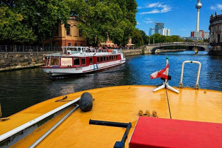 Scenic Spree River Cruise in Berlin with Live Commentary