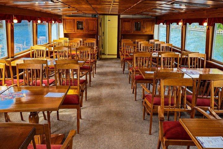 Scenic Spree River Cruise in Berlin with Live Commentary