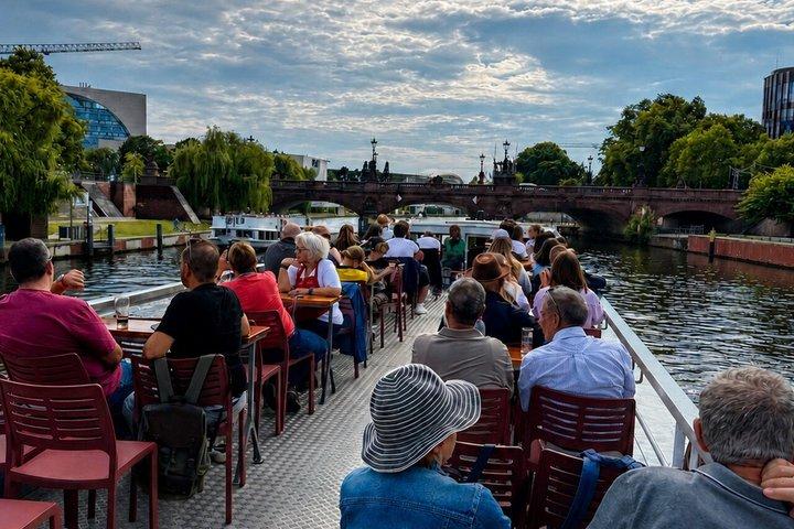 Scenic Spree River Cruise in Berlin with Live Commentary