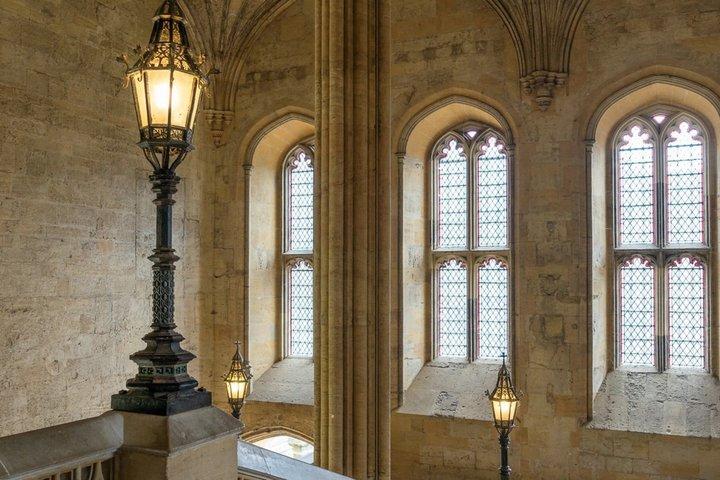 ホグワーツツアーには新カレッジ、クライストチャーチ、神学大学が含まれます
