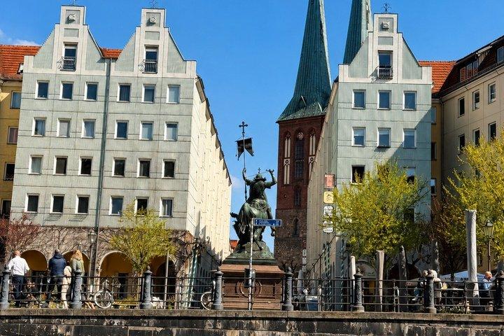 Scenic Spree River Cruise in Berlin with Live Commentary