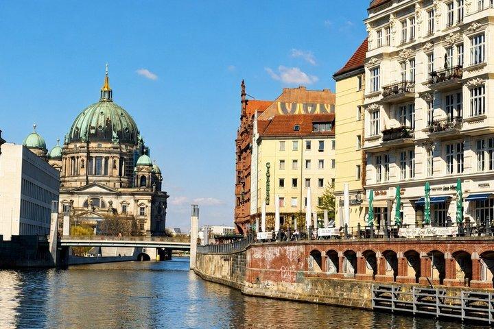 Scenic Spree River Cruise in Berlin with Live Commentary