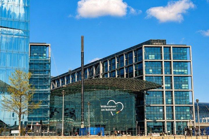 Scenic Spree River Cruise in Berlin with Live Commentary