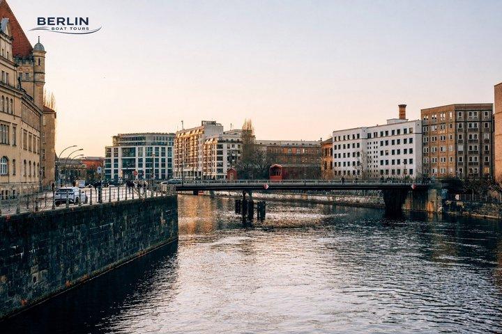 Scenic Spree River Cruise in Berlin with Live Commentary
