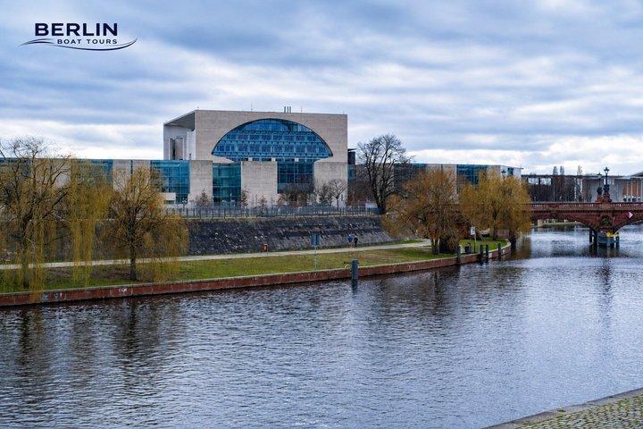 Scenic Spree River Cruise in Berlin with Live Commentary