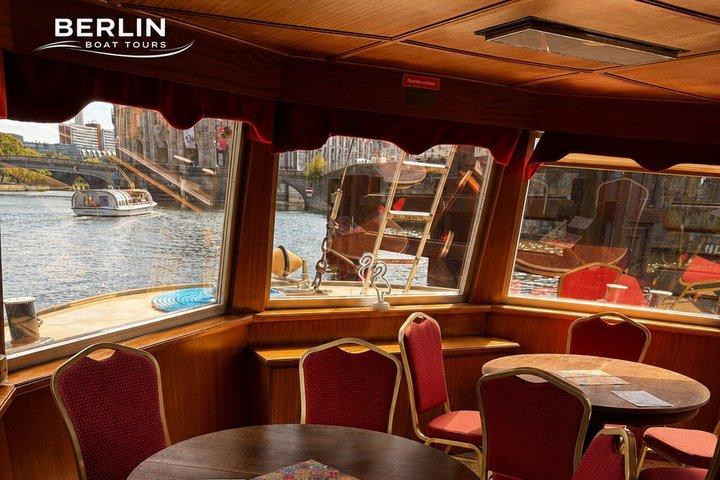 Scenic Spree River Cruise in Berlin with Live Commentary