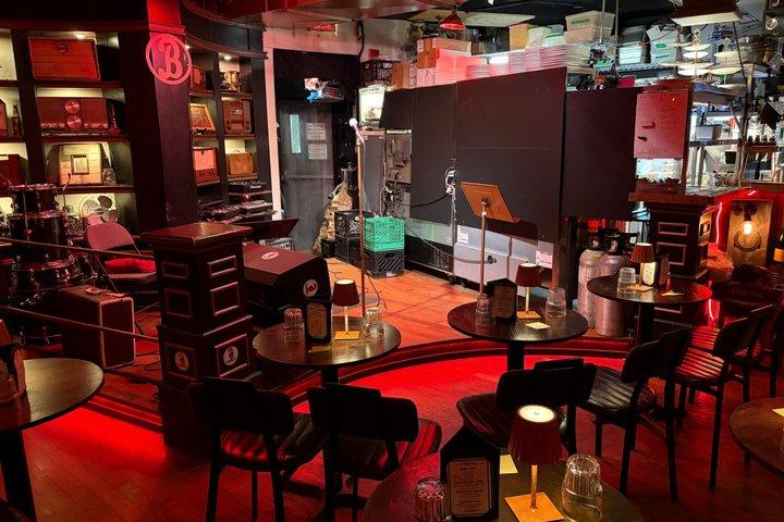 Die Haupt-Comedy-Show in der Bootlegger Bar